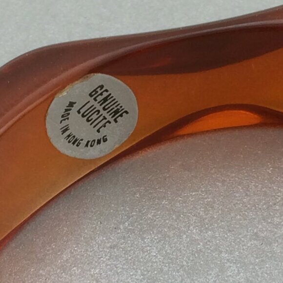 Vintage Genuine Lucite Bangle Bracelet Made in Hong Kong Amber Brown Hue Plastic - Picture 2 of 10